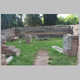 0048 ostia - necropoli della via ostiense (porta romana necropolis) - utilitarian structure a15 - suedseite - li laden - re vestibulum - links von der decumanus maximus.jpg